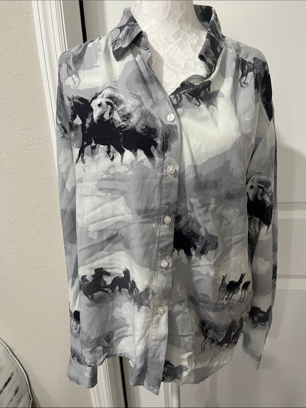 Jane and Delancey Light Gray Wild Horses Button up Blouse SZ L